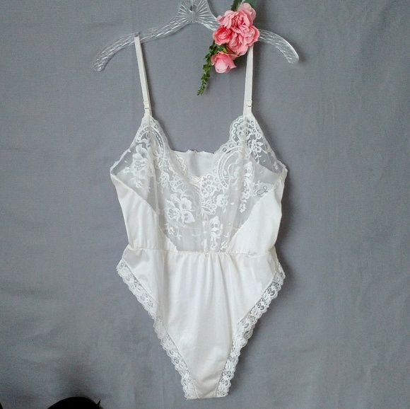 Vintage Other - Vintage White Lace Lingerie Romper Teddy Nightwear